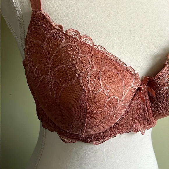 B. Luxe underwire lace t-shirt molded cups bra, NWOT - Picture 3 of 16